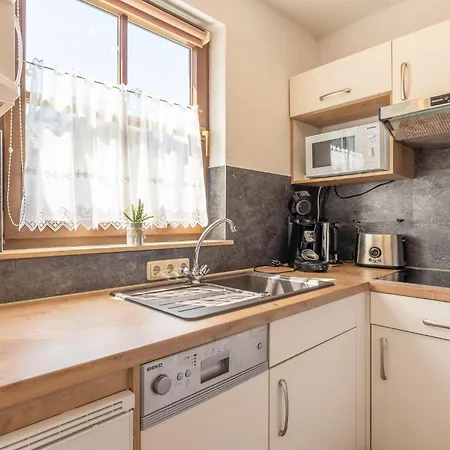 Edelweiss Apartment *